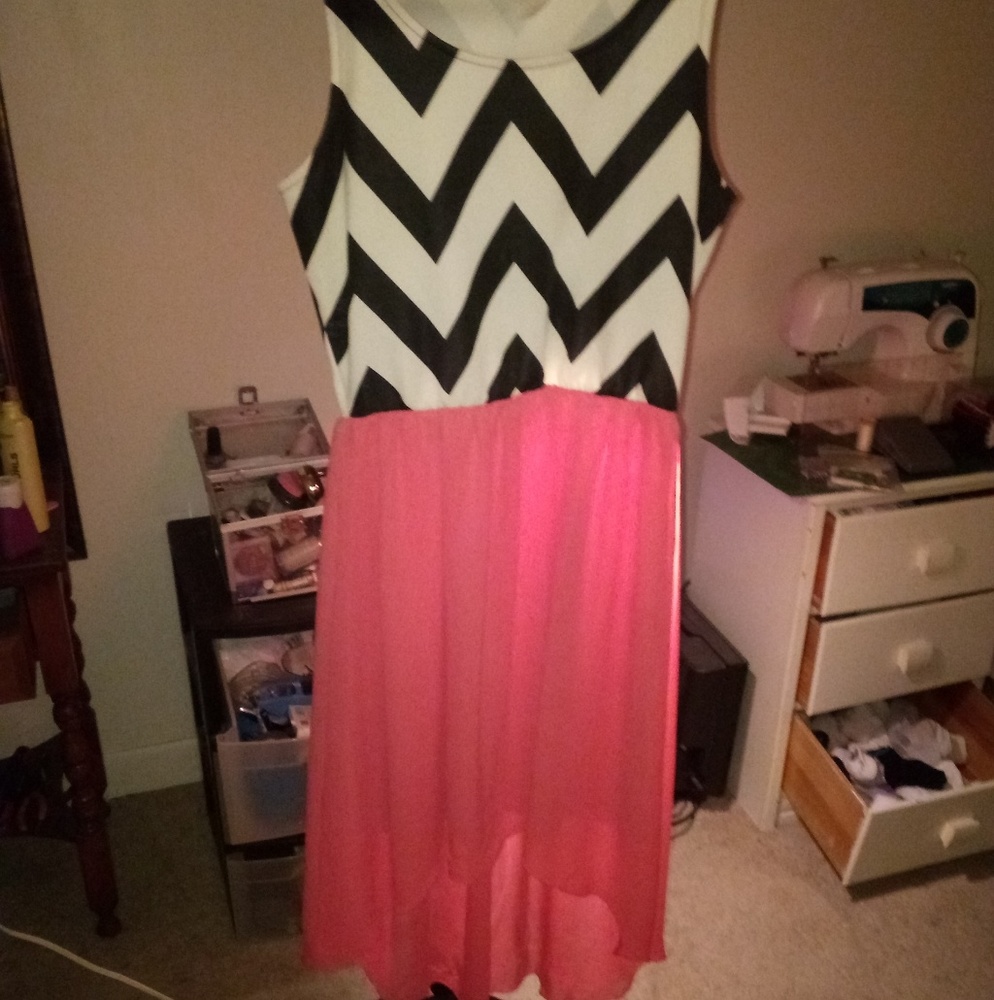 Dress - Picture 2 of 2